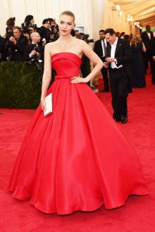 arizona muse gorgeous red satin strapless red carpet ball gown met gala 2014